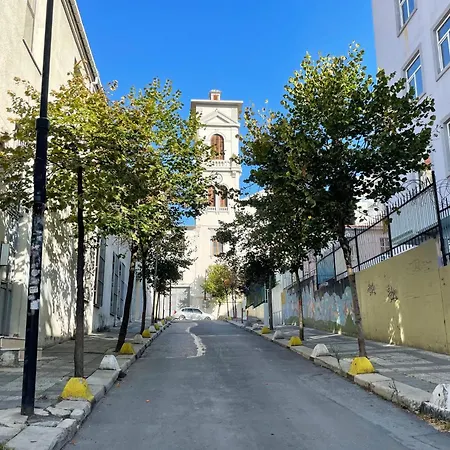 Cozy Unit Near Nisantasi And Taksim #301 *